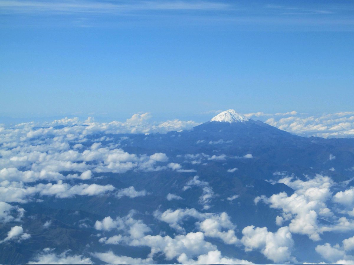 camilam_00's tweet photo. Complejo Volcánico Nevado del Huila, o "Wila" para el pueblo Nasa.
Con el pico más alto de la Cordillera Central (5364 m.s.n.m) y un área glaciar de un poco más de 6 km². Su última erupción fue en noviembre del 2008.

Gracias por dejarte ver y fotografiar. 🏔️ https://t.co/kLU1ZBeFL7