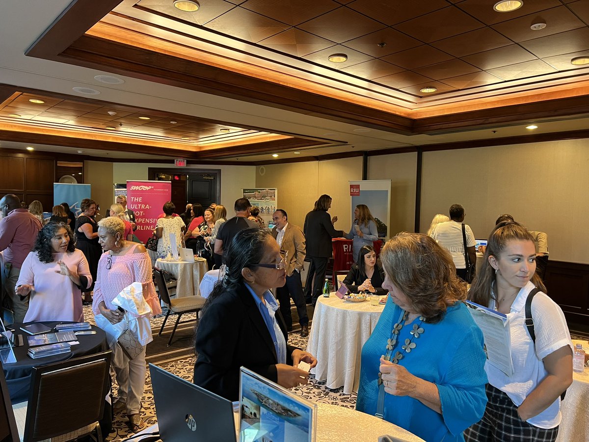 EvelynPintado's tweet photo. Amazing opening of our Mexican Caribbean Canada Roadshow 🇨🇦♥️ Thank you #Toronto!! #CPTQ 🙌🏻 #promotionteam #traveladvisors #partnerships #MexicanCaribbean https://t.co/3T81yvydIP
