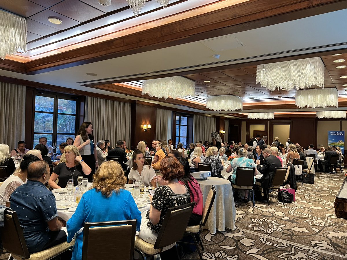 EvelynPintado's tweet photo. Amazing opening of our Mexican Caribbean Canada Roadshow 🇨🇦♥️ Thank you #Toronto!! #CPTQ 🙌🏻 #promotionteam #traveladvisors #partnerships #MexicanCaribbean https://t.co/3T81yvydIP