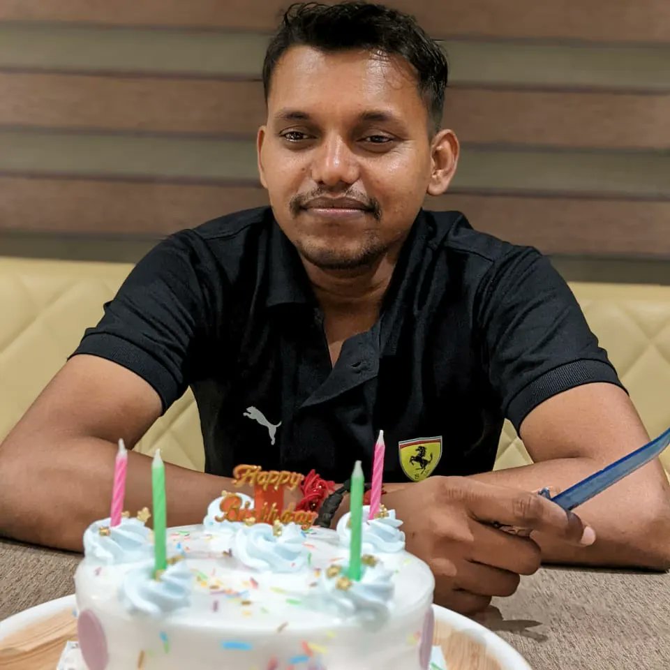 SumitSh12215992's tweet photo. Birthday party 🥳🎂 https://t.co/DopyNoP8MC