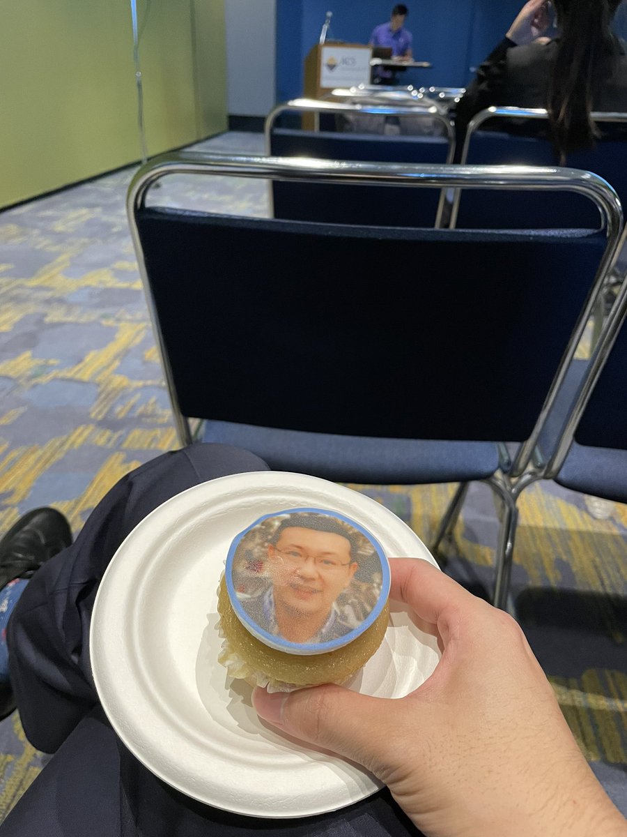 JIANGNANO's tweet photo. It’s almost hard to express the honor to receive the very first Richard P. Van Duyne award. I hope Rick could be happy to see my talk today. https://t.co/F6a3UUq78L