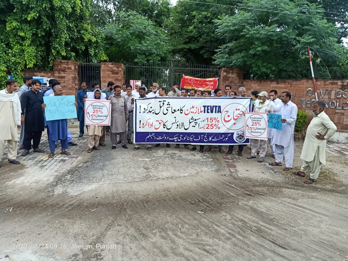 Naveedm62591039's tweet photo. GCT Jhelum 
Complete Boycott of all activities on 4th Consecutive day
#TEVTA_Protest 
@MMAslamIqbal 
@ZaheerAMalik https://t.co/HezadRGw0J https://t.co/90Em0M9uUo https://t.co/PgAgwEpOSR
