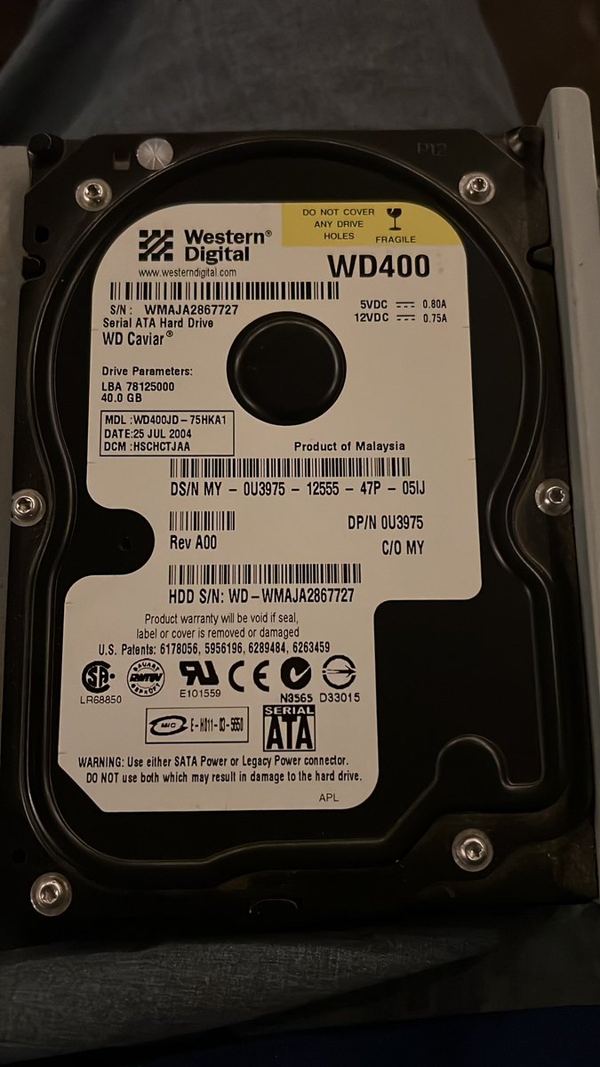 ds0uz's tweet image. Anyone looking to upgrade their rig, got this @westerndigital #Caviar400… 40 WHOPPING GB! 💪🤣😂🤣#ComputerScienceHistory #Storage #SATA