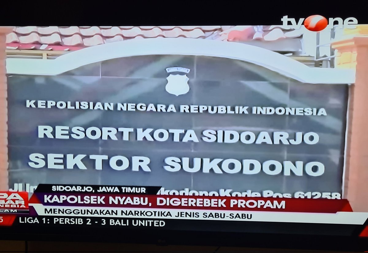 AdhieMassardi's tweet photo. KAPOLSEK NYABU ▪︎ kerusakan sempurna terjadi di Polri yg berada di bawah Presiden Joko Widodo Notomihardjo. 
☆ mulai dari tingkat Polsek, Polres, Polda, sampai Mabes (Sambo Cs) ada kasusnya. Tiga malam mikir gak nemu jawabannya. Rumput gak goyang

● why? Ada yg bisa jelaskan? https://t.co/8FPOmh5keh