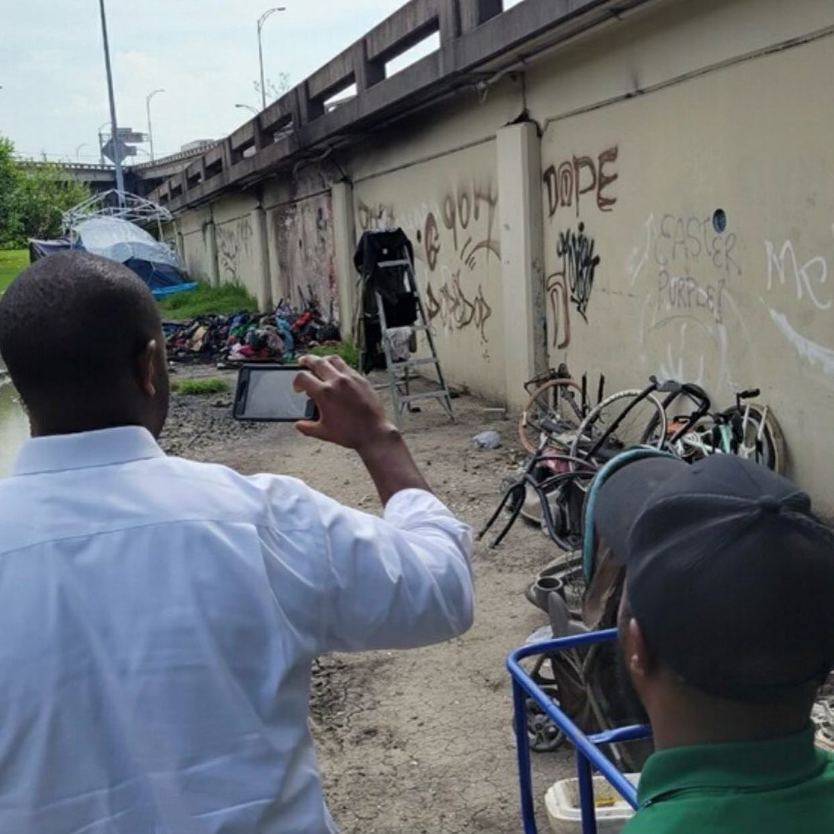 freddiekingiii's tweet photo. Toured under the Claiborne Overpass with residents of Tremè. This historic area was once lined by majestic oaks and flourishing. Residents discussed the impact the expressway has had on this community &amp; the need to recultivate roots established in the 18th century. 

#fkiii #nola https://t.co/It3bvpYIAK