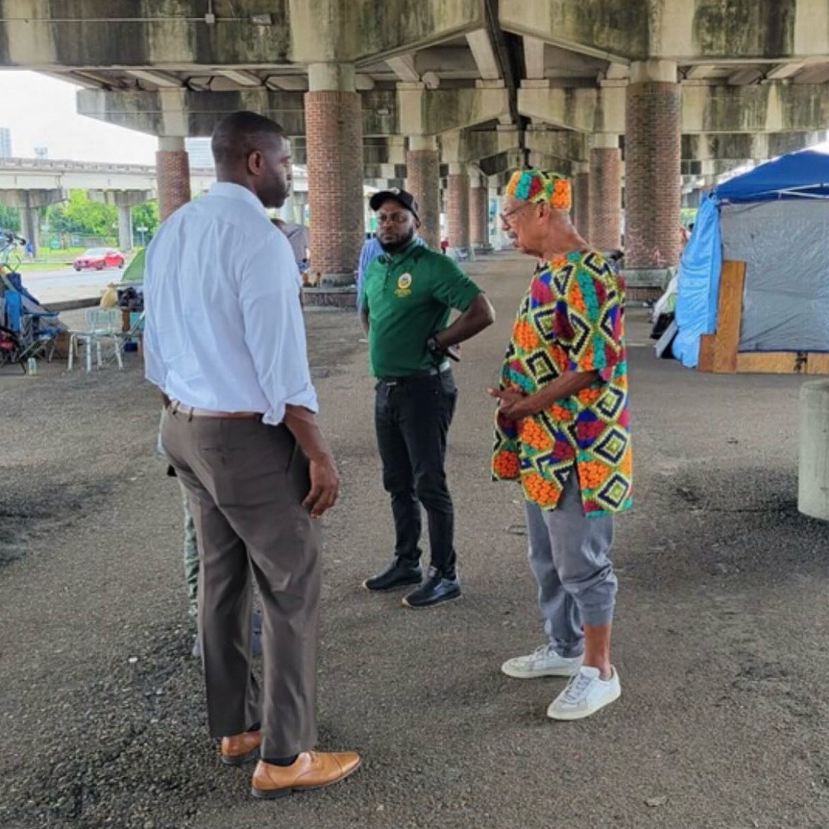 freddiekingiii's tweet photo. Toured under the Claiborne Overpass with residents of Tremè. This historic area was once lined by majestic oaks and flourishing. Residents discussed the impact the expressway has had on this community &amp; the need to recultivate roots established in the 18th century. 

#fkiii #nola https://t.co/It3bvpYIAK