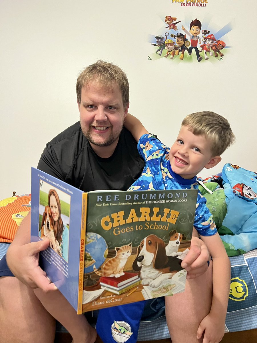 kswboyles's tweet photo. A perfect book to read the night before kindergarten!! 🐈🐶🐿📚🌎@thepioneerwoman The night before #firstdayPA https://t.co/94H9ZedL2a