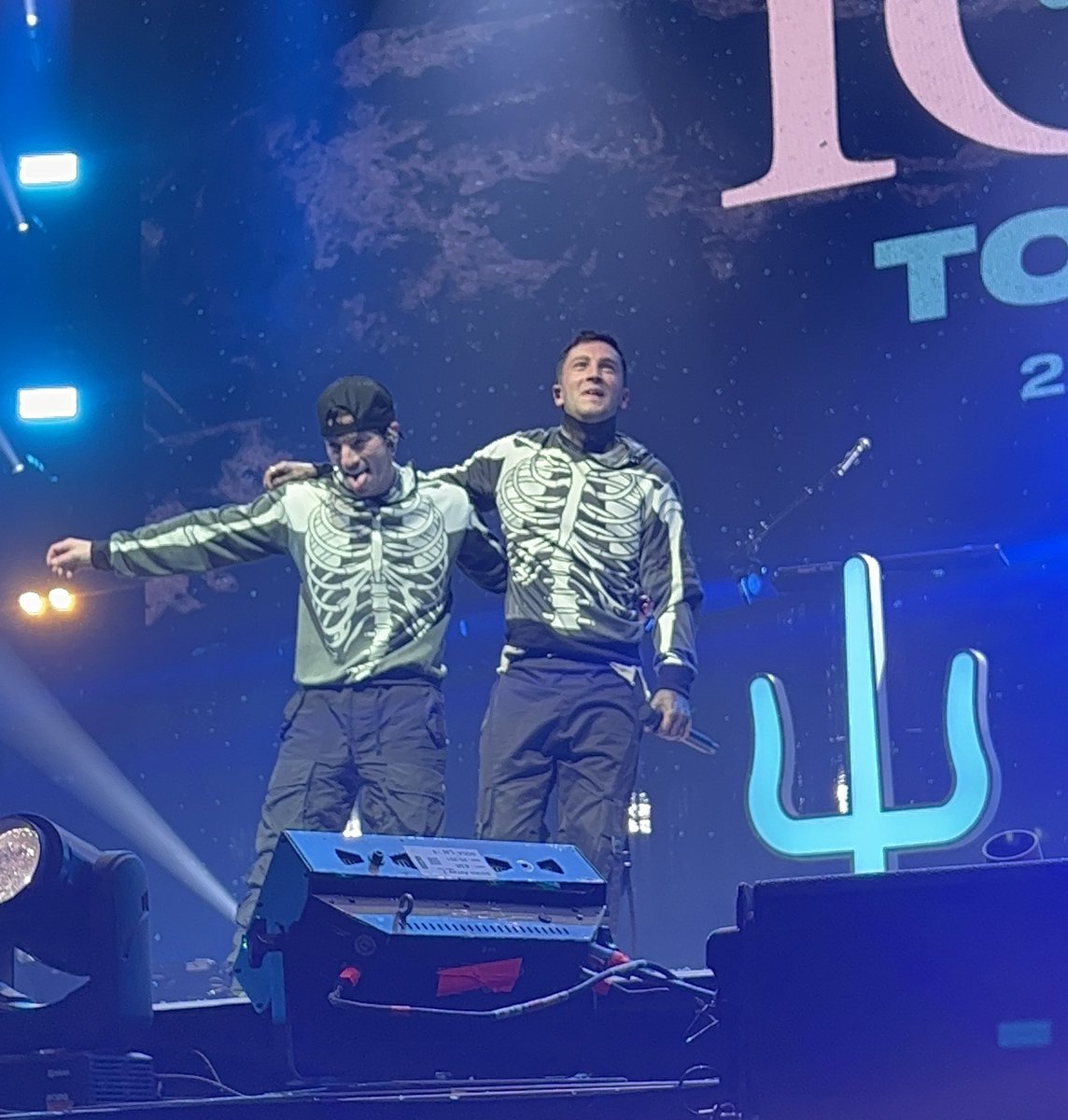 overtheboardz's tweet photo. Bandito Tour x Icy Tour

Madison Square Garden https://t.co/0hyvs6tOOE