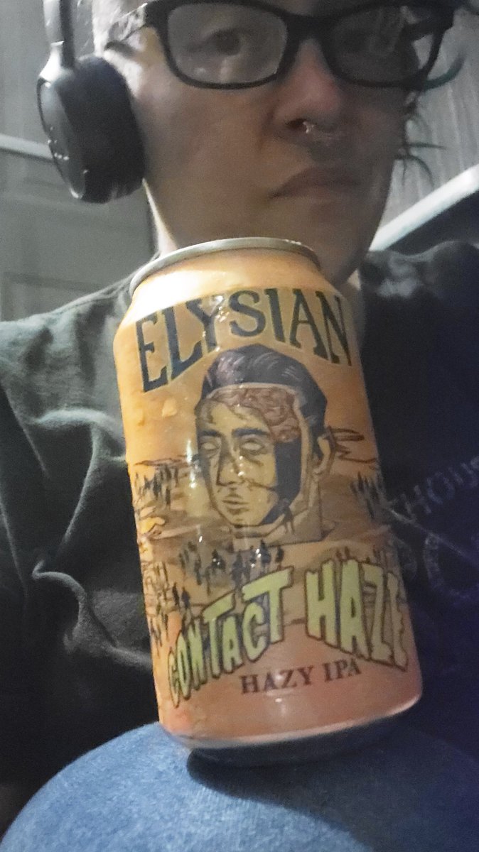 ItsCarly__Bitch's tweet photo. You ever found a beer you forgot was in the fridge? #HellYeahBitch https://t.co/fbAIBRvt3r