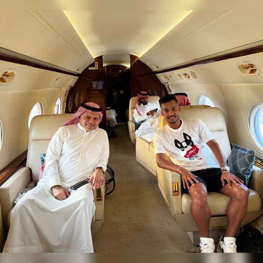 <a href="/MohammedaLenaz1/">محمد شنوان العنزي</a> الهلال ممنوع من التسجيل 
(الكوبري فشل)
لو غريب(يبغى الهلال)لم يمدد عقده مع الاهلي قبل نهاية عقده بسنه بهدوء 
- غريب رفض دخول التمارين
رفض 
- عرض اللاعب شراء المتبقي من عقده من نادي الاهلي

اللاعب متأكد 100٪ هناك نادي (جاهز) لضمه لصفوفه بعد الاهلي 
لاتوقع فيه نادي جاهز غير النصر