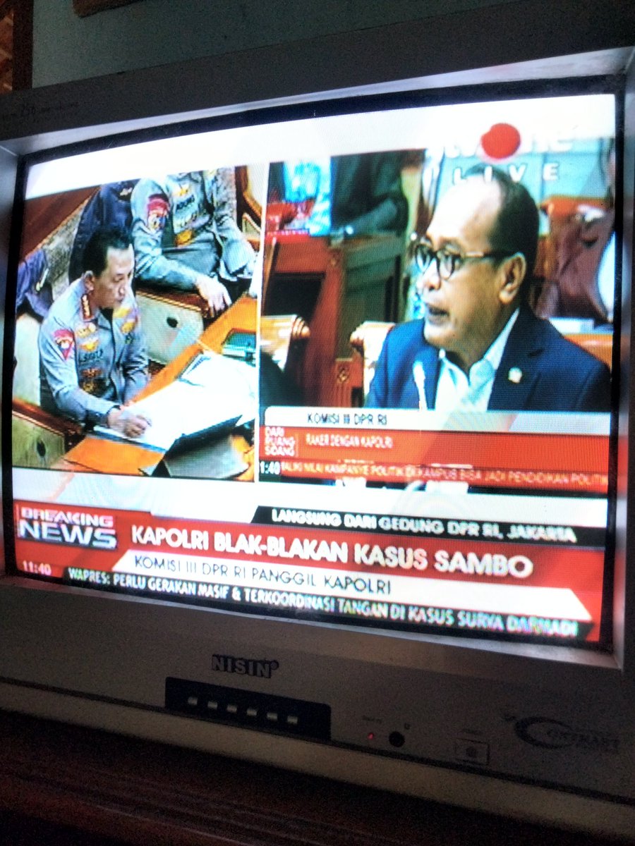 Daniel30792469's tweet photo. Komisi III DPR RI
Polisi tembak menembak dengan polisi yang mati cctv ?? 
#Sambo #SamboDanKosorsiumJudi303 #kapolri #NajibRazak #kompolnasberbohong https://t.co/4nGl0Aruo6