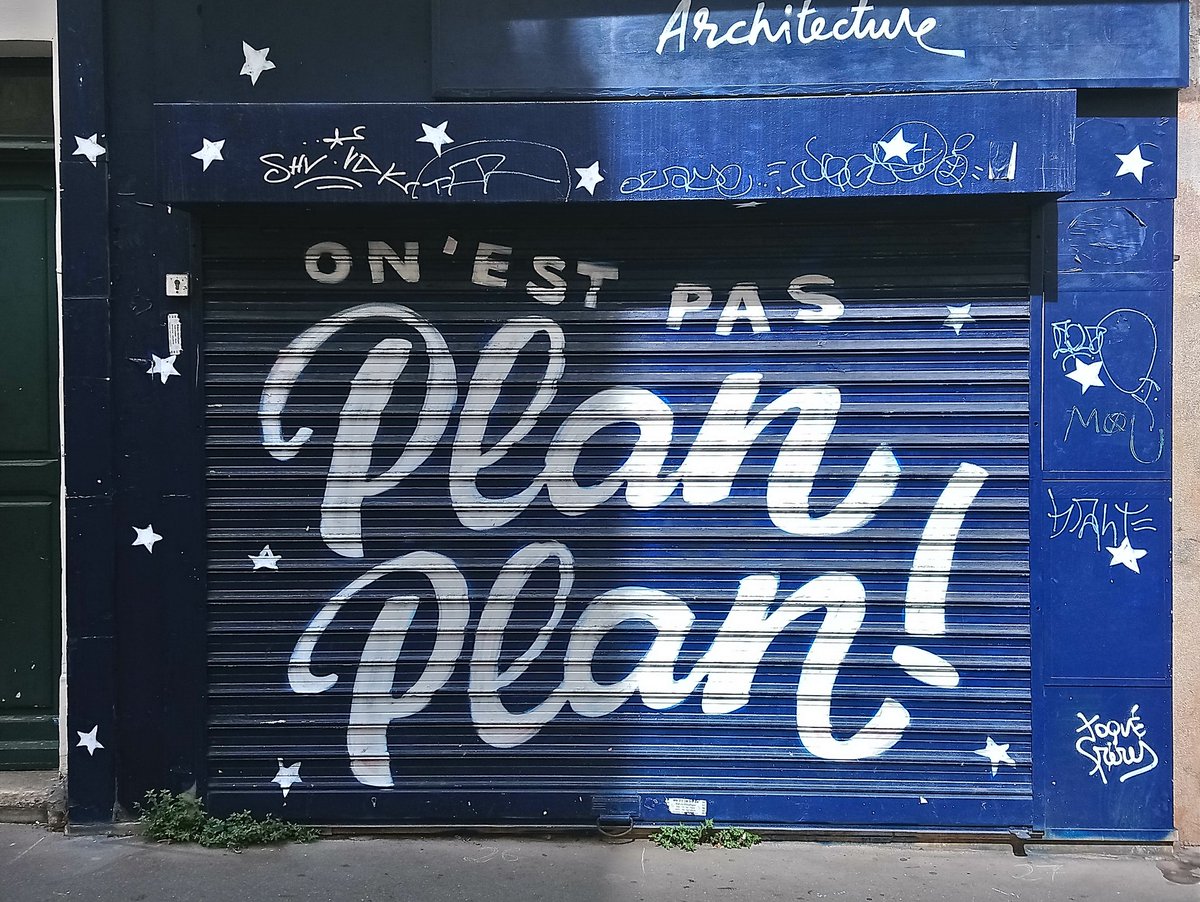 oungawa's tweet photo. #ToquéFrères #message #humour #PlanPlan #streetart #urbanart #wallart #spraypaint #graffiti #mural #muralismo #callero #callejero #artederua #arteurbano #artedistrada #graffitiart #paintedcities #paris #arturbain #Architecture https://t.co/oCBMIPgHcx