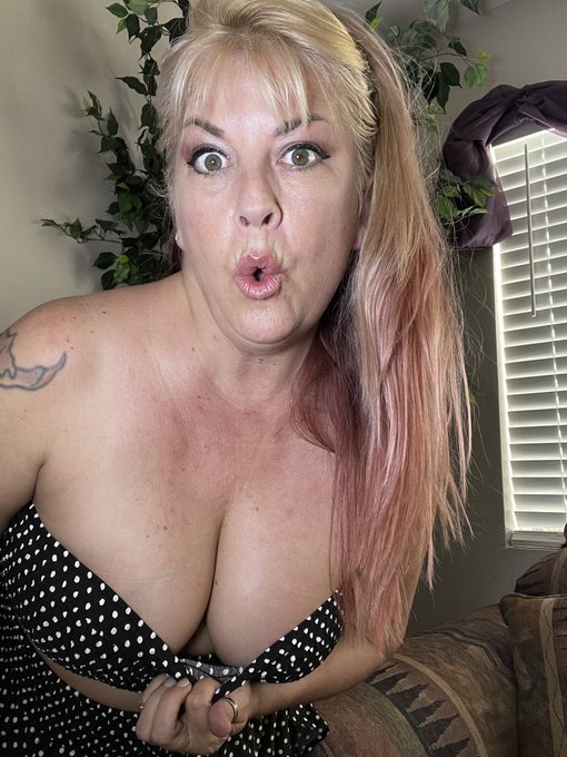 #milf #joclynstone see the pix on OF https://t.co/FGlJrBGNBp<a href="/tag/milf"class="tags">#milf</a><a href="/tag/joclynstone"class="tags">#joclynstone</a>