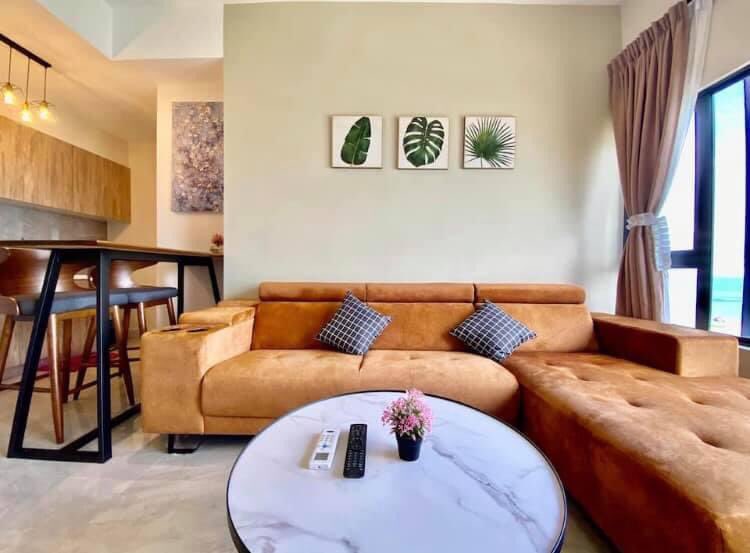 jomtravel_'s tweet photo. Grand seaView Family Suite, Melaka

View laut kat Melaka? Korang pergi la menginap kat sini. Tempat selesa, ala2 mewah dan view cantik. RM166++/night. 4 orang onzz! https://t.co/DTnb6vkxNS