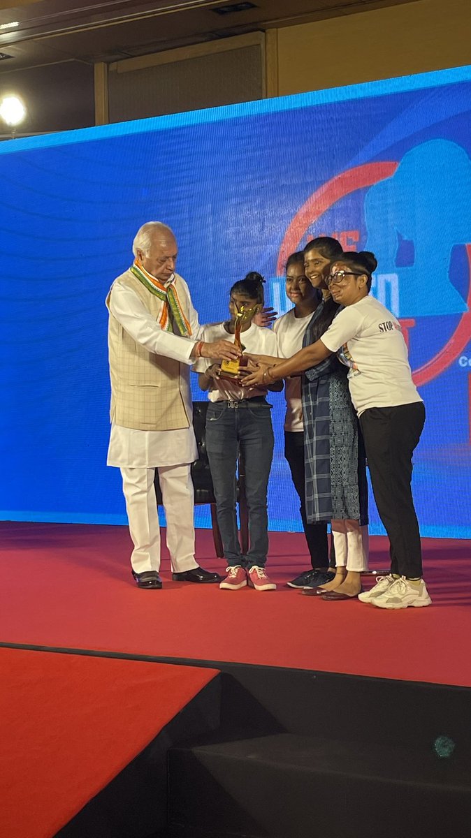 #WeWomenWant | Hon’ble Governor of Kerala, Arif Mohammed Khan (@arifmohammadk) felicitates acid attack survivors at Shakti Awards 2022 . . . Watch live on #NewsX YouTube youtu.be/tk-t40B_gek