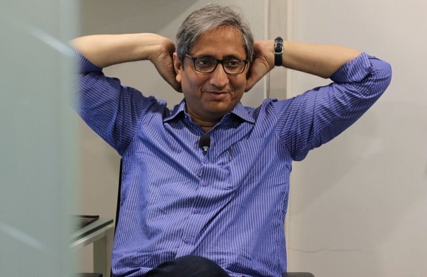 KaudkarPrafull's tweet photo. अड़ानी ने बेशक NDTV को खरीद लिया हो मगर याद रखना रवीश कुमार बिकाऊ नहीं हैं।
सहमत हो तो रीट्वीट करें। @gautam_adani @narendramodi
#रवीश_कुमार https://t.co/1zQEEslj5N