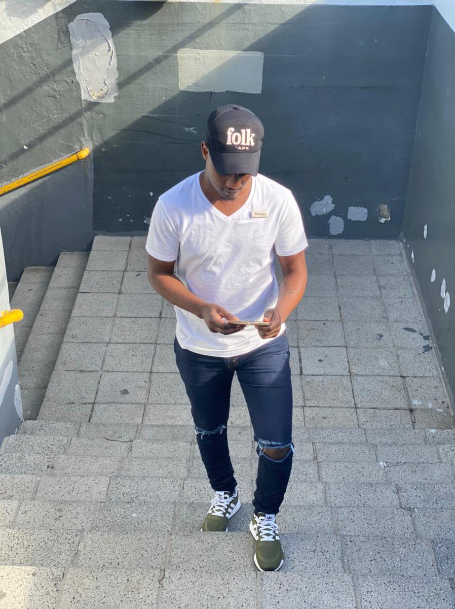 wesleychikeya17's tweet photo. Im all way up💪🏽👣💰 https://t.co/kBBAwT0w6K