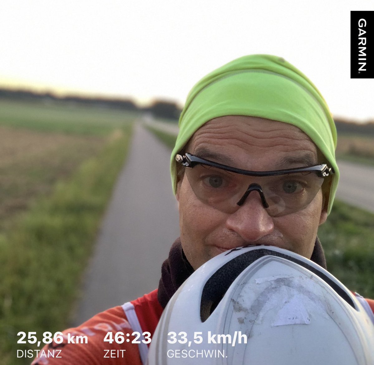 jensandmie's tweet photo. Kalt 🥶
Mütze, Handschuhe, Neckwärmer war genau richtig
#Morgentraining #Radfahren https://t.co/WOjSjwnlyH
