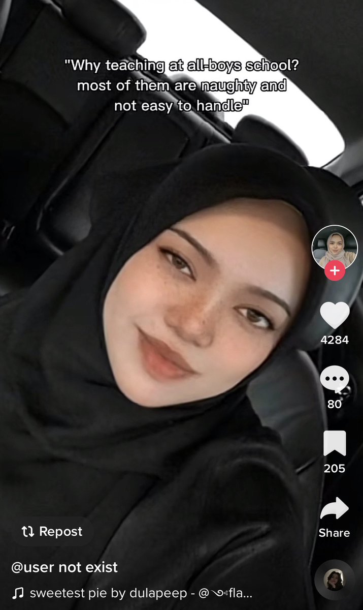 localrkyt's tweet photo. Apa pandangan korang dengan cikgu cikgu yang macam ni? 🤢 https://t.co/hLp2EB8Asl