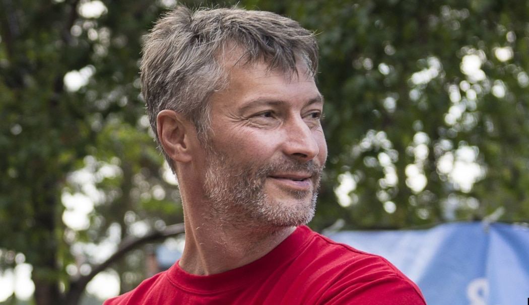 ‼️The former mayor of #Yekaterinburg and opposition activist Yevgeny #Roizman was detained in his apartment. 

He managed to shout through the window that he was arrested for "discrediting" the #Russian Armed Forces.