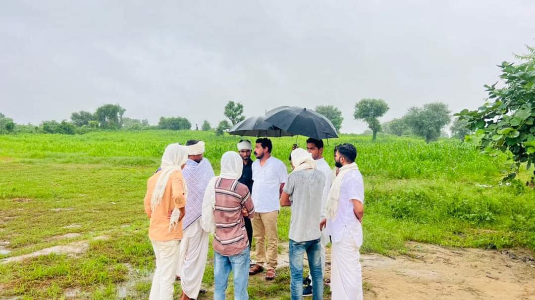 राजस्थान की <a href="/RajCMO/">CMO Rajasthan</a> द्वारा बार-बार रोके जाने के बावजूद भी आज अपने अथक प्रयास से भीमआर्मी चीफ <a href="/BhimArmyChief/">Chandra Shekhar Aazad</a> जी आज हमारे भाई मृत इंद्र मेघवाल के परिवार से मिलकर उनका दर्द बाँटा और परिवार से ये वादा किया कि अब ये लड़ाई भीम आर्मी मजबूती से लड़ेगी और न्याय मिलने तक संघर्ष💪🏻जारी रहेगा
