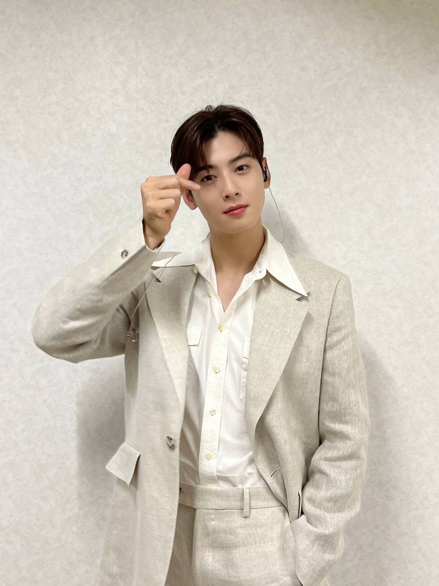 [HASHTAG] 

#JUSTONE10MINUTE has started in Yokohama, Japan. 

🎉Let's cheer and share anything about the fanmeet with following hashtags👇 

EUNWOO IN JAPAN
#CHAEUNWOO_JOTMJPN2022 

➡️Use his personal tags
#CHAEUNWOO #차은우 #チャウヌ

➡️Tag @offclASTRO