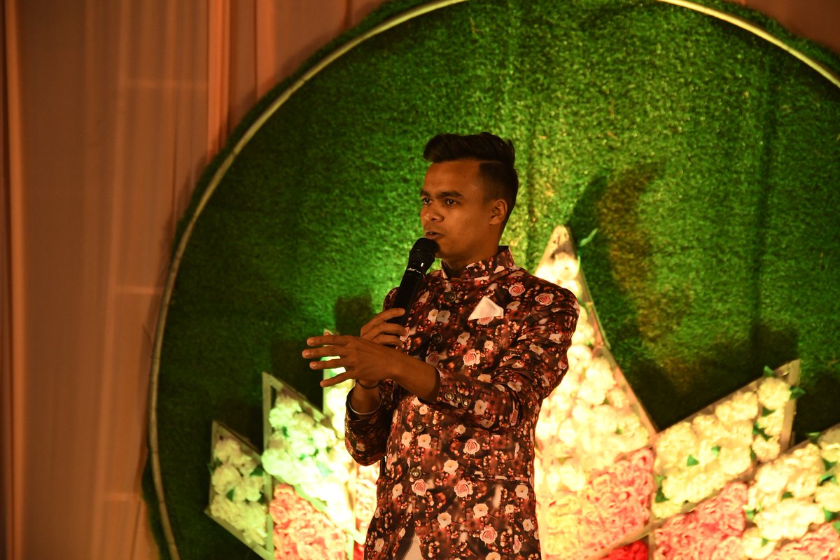 anchorgauravs's tweet photo. Alot can happen in a year.
.
.
#anchorgaurav #emceegaurav #Anchor #emcee #Comedian #corporateanchor #weddinganchor #destinationweddinganchor #artist #entertainer #teambuildingexpert #sangeetanchor #maleanchor https://t.co/OlLTG74Gq7