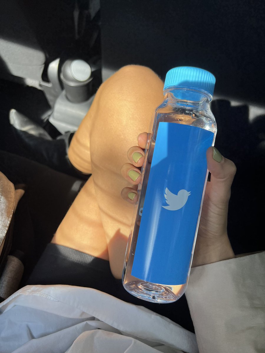 jackieibanez's tweet photo. Commuting 🫠 https://t.co/ZPcvqwRCod