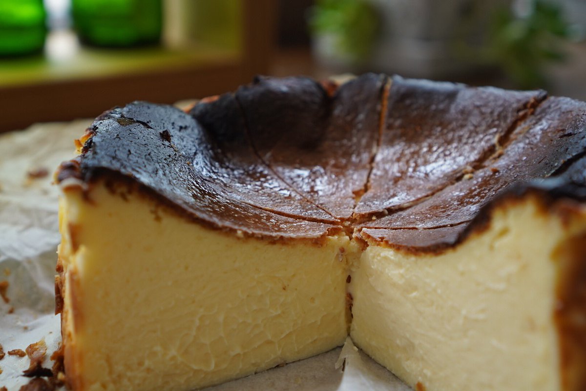 CAFE_KITOHON's tweet photo. ⁡
当店手作りのバスクチーズケーキは、
クリームチーズをたっぷり使用し、濃厚な味わいに仕上げました！
滑らかな口当たりに優しい甘さのバスクチーズケーキは、当店のドリップコーヒーと相性抜群です!!
⁡⁡
#佐賀カフェ
#カフェ木と本
#ケーキセット
#バスクチーズケーキ https://t.co/1g9RR3XYD3