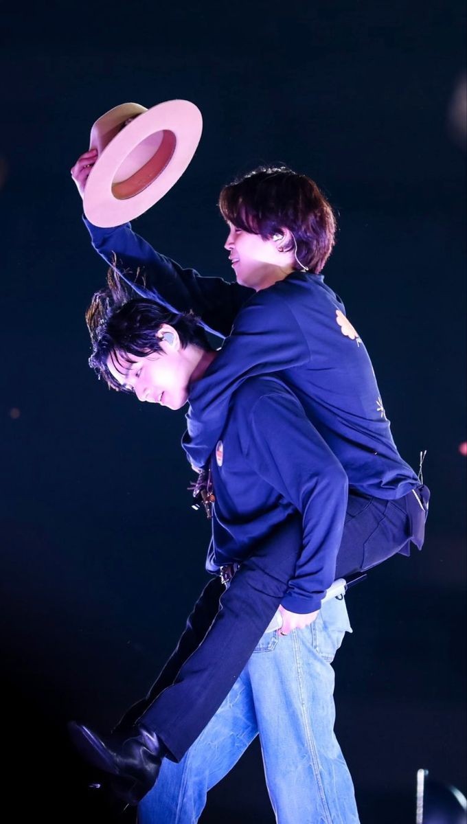 BestPeraya's tweet photo. The reason i'am happy ...
"I Will hold your hand, always by your side , no matter what happen in the future,.i Will always love you, protect you,and take care of you,.because you are my Soulmate".... π€§...
#Vmin
#Vminsoulmate
#OnlyVmin https://t.co/Phtrib3rCZ
