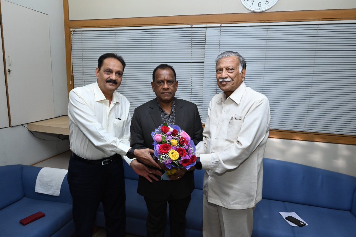 union_gujarat's tweet photo. Hon'ble Chairman of Gujarat State Co-operative Union Shri G.H Amin Sir Welcomed Mr. Soomil Duth Bholah, Minister of SME's &amp; Co-operative of Mauritius And Apprised him in detail about the co-operative Movement of Gujarat.
@ghamin28
@state_soc
@ncuicoop https://t.co/GjRLUL1JgA