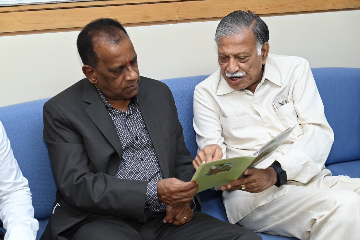 union_gujarat's tweet photo. Hon'ble Chairman of Gujarat State Co-operative Union Shri G.H Amin Sir Welcomed Mr. Soomil Duth Bholah, Minister of SME's &amp; Co-operative of Mauritius And Apprised him in detail about the co-operative Movement of Gujarat.
@ghamin28
@state_soc
@ncuicoop https://t.co/GjRLUL1JgA