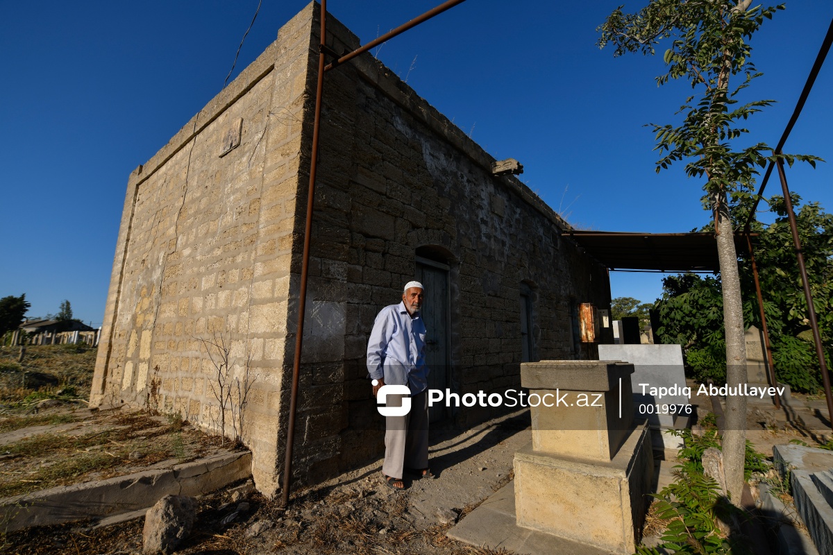 PhotoStockaz's tweet photo. Üç əsrdən çox yaşı olan Məmmədbağır qəbiristanlığı
#maştağa #qəsəbə #məscid #qəbiristanlıq #məmmədbağırqəbiristanlığı #photo #stock #Azerbaijan #Baku #streetphotography #streetstyle #streetphoto #muslims #mosque #muselman #islamic #history
⚰️ Ətraflı:https://t.co/zYphZdM35s https://t.co/Y69odFP5Ba