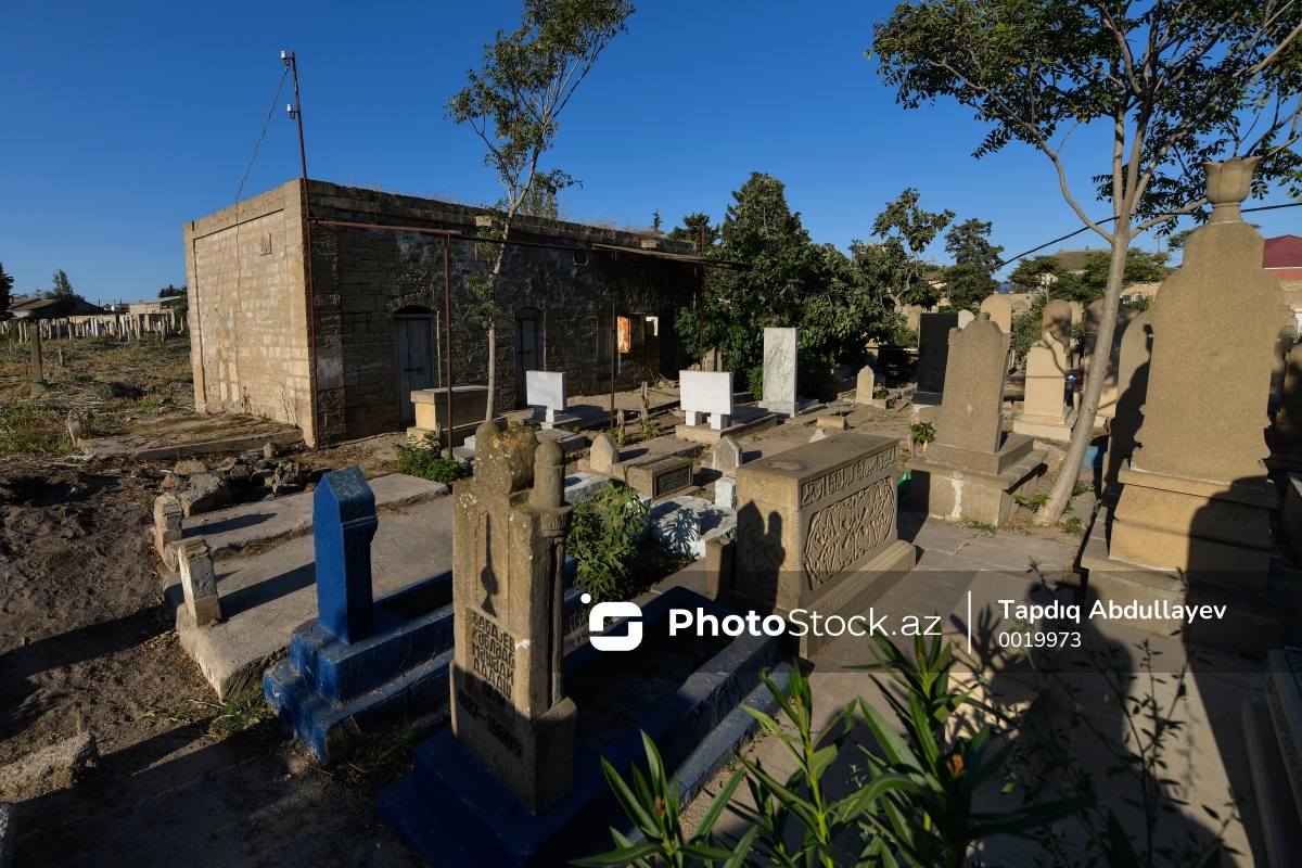 PhotoStockaz's tweet photo. Üç əsrdən çox yaşı olan Məmmədbağır qəbiristanlığı
#maştağa #qəsəbə #məscid #qəbiristanlıq #məmmədbağırqəbiristanlığı #photo #stock #Azerbaijan #Baku #streetphotography #streetstyle #streetphoto #muslims #mosque #muselman #islamic #history
⚰️ Ətraflı:https://t.co/zYphZdM35s https://t.co/Y69odFP5Ba