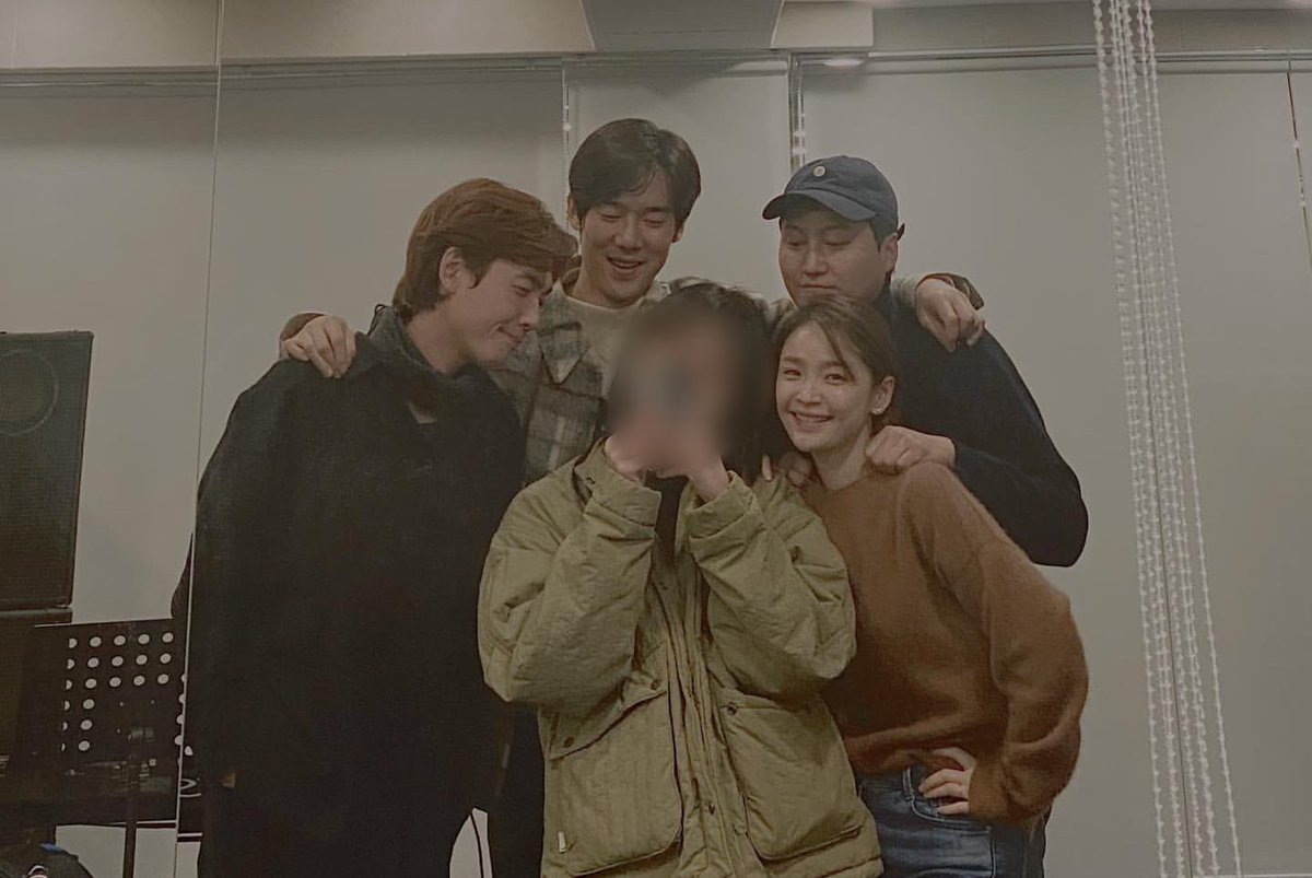 pa1lette's tweet photo. 미도와 파라솔 밴드 연습할 때 사진🫶🏻 https://t.co/slsa8S1IjG