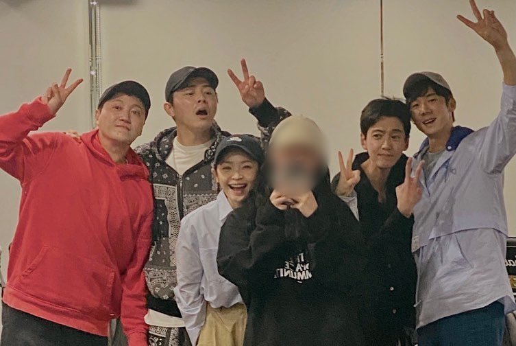 pa1lette's tweet photo. 미도와 파라솔 밴드 연습할 때 사진🫶🏻 https://t.co/slsa8S1IjG