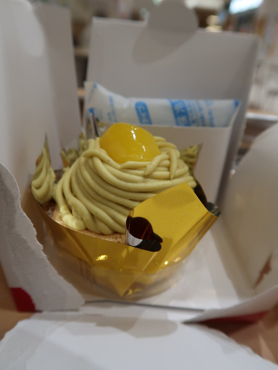 mac3111's tweet photo. 不二家でモンブランケーキ🍰
を買って、食べちゃいました♪🙋‍♀️ https://t.co/80LtT4xOVf