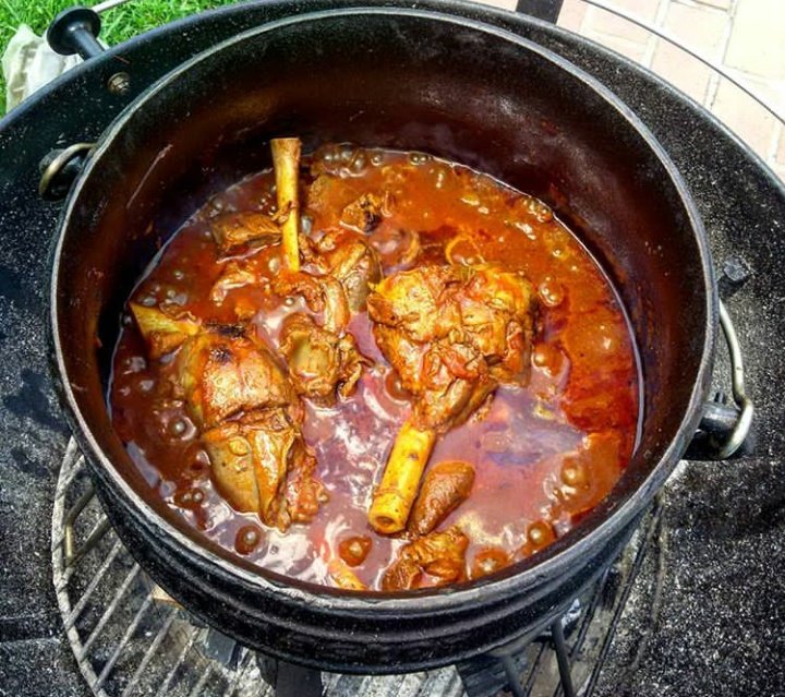 Would you choose potjie over braai? 🤔😋