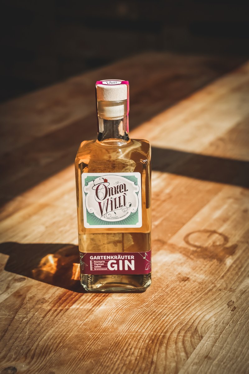 4400MUENSTER's tweet photo. Ab sofort bei uns erhältlich: Onkel Willi - Gartenkräuter Gin (700 ml, 40 % vol.). Eine Hommage an den bekannten und leider verstorbenen Straßenmusikers “Onkel Willi“. 🤩👍🏻 Hier bestellen:👉🏻https://t.co/wbRx66I6Ob👈🏻 I❤️MS #ilovemuenster #muenster #muensterland https://t.co/DYhOrQIe4d