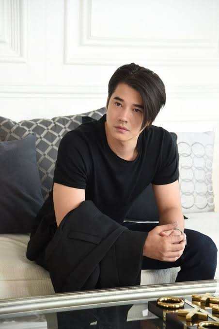 Mind25303743's tweet photo. เอาจริงนะ มาริโอ้ ไว้ผมยาว มัดจุก กร้าวววใจโคตรร แบบ เอออ หล่อ หล่อไม่เกรงใจคนดูเลยว่า จะทำยังไงไม่ให้หลงรัก ถึงนายจะใจร้าย ปากนายจะแจ๋วไปบ้างแต่นายหล่อไง หล่อคือจบ... รอไม่ไหวแล้วเนี่ยย วาปไป 20.30 เลยเหอะ ใจจะขาด
#คือเธอ 
#BadRomeo 
#คือเธอEP11 https://t.co/rXyViU0AKN