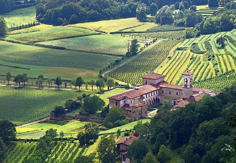 先月ベルガモの地元紙に、嬉しい知らせが載っていました。それは、1人の日本人シェフがベルガモ料理の店をこの秋京都で開くため、特産物と伝統料理を知ろうとベルガモ及びその周辺を旅しているというニュースでした。
シェフと彼のレストランの成功を祈ります！
foto: ©Ввласенко