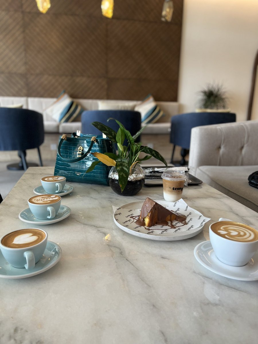 ☕️ تيمبو كافيه☕️
• التصنيف : عائلات | افراد
• الجلسات: داخليه
• البارتشن ❎• الموسيقى:✅
القهوه ممتازه جداً والمكان صباحي رائع بإمتياز 
📍طريق الأمير محمد بن سلمان( الربيع)