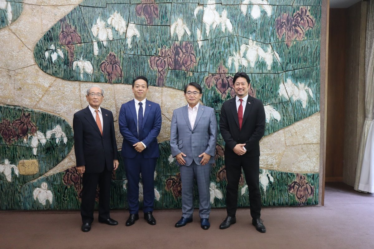 ohmura_hideaki's tweet photo. ②B1リーグ「三遠ネオフェニックス」の市川代表取締役会長、牛尾代表取締役社長、秦GMと。写真を撮るときだけマスクを外しました。
今後のチームの益々の活躍を祈念します。
愛知県公館にて。 https://t.co/NvNfAiWmZx