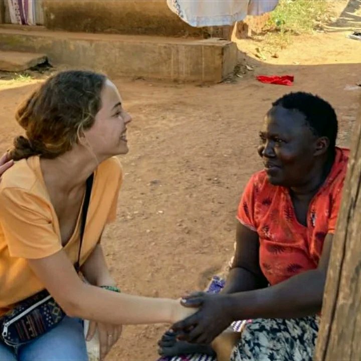 FomentoAlumni's tweet photo. Muchos #alumni, antes de empezar la universidad continúan realizando acciones solidarias, como durante el curso escolar.
En verano, a través de voluntariados con distintas ONG. Incluso han viajado a distintos países.
 #ayuda #help #fomentoalumni #solidaridad #YoSoyFomentoAlumni https://t.co/QgVMpgG6j8