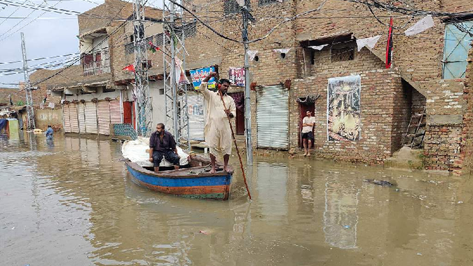 libijian2's tweet photo. #China is donating another batch of emergency humanitarian supplies to #Pakistan, including 25,000 tents and other supplies in dire need, following deadly floods, a Chinese Foreign Ministry spokesperson said on Wednesday. @CGTNOfficial https://t.co/gpGcyhsr6X
