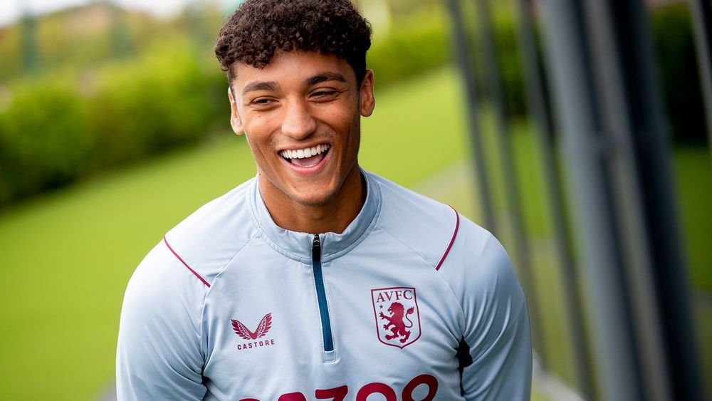 By all accounts we've signed Aston Villa left-back (yes, LEFT-BACK) Ben Chrisene on loan. He's clearly well liked by Villa having signed a new contract back  in January and trained with the first-team in pre-season and has rejected a move to Liverpool.

 A real coup for Killie!