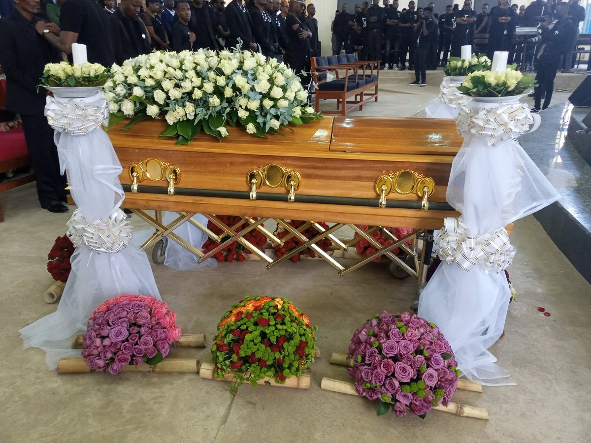 francis_isano's tweet photo. Igendere #Buravan imana ikwacyire mubayo🙏😥 https://t.co/B7mGkH4onH