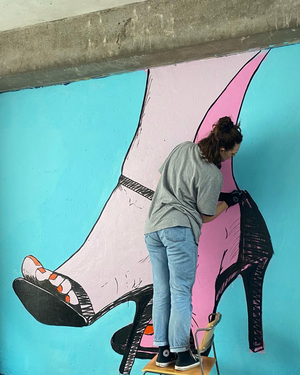 beth_cub's tweet photo. Always forget Twitter exists tbh but anyway, here’s me painting a really pissy wall with some giant heels 👠 https://t.co/SE8WMkuBve