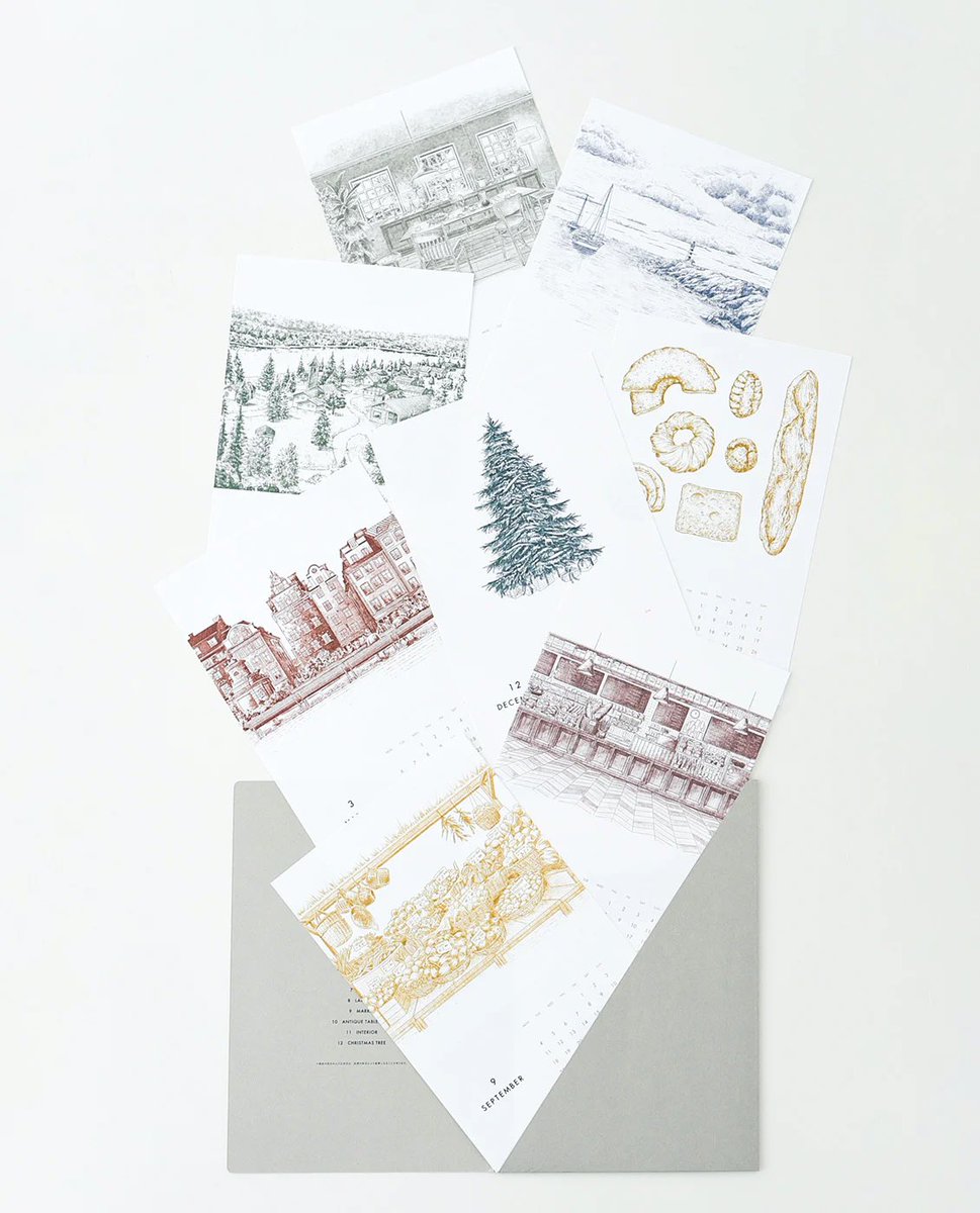 今年もこの季節がきました。当店オリジナルの来年版のカレンダーが発売です！

今年はなんと２種類に増えまして、ふたりのイラストレーターさんに、それぞれの世界観•作風で同じテーマを描写してもらいました。

正直どちらも最高にかわいいです♡

hokuohkurashi.com/product_conten…