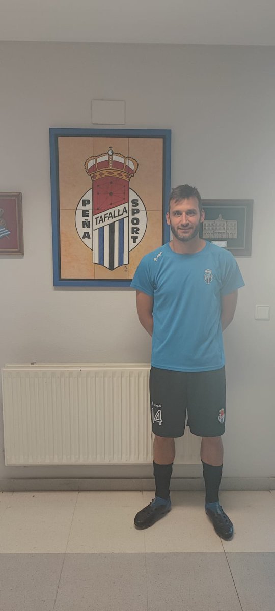 PenaSportFC's tweet photo. @PenaSportFC 

FICHAJE ✅ TEMPORADA 2022/2023
➡️ ARKAITZ RUIZ
@ArkaitzRuiz14 

🔘 Jugador con una larga trayectoria en 2ºB incluso saliendo a jugar Hong Kong.

El veterano jugador vestira este año 
la camiseta de la PEÑA SPORT.

BIENVENIDO

 💙AUPA PEÑA GORA PEÑA 💙 https://t.co/wUNhMSBURp